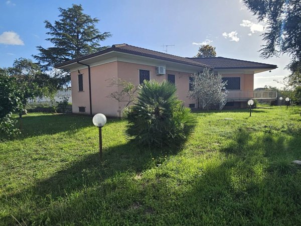 casa indipendente in vendita a Sessa Aurunca in zona San Castrese