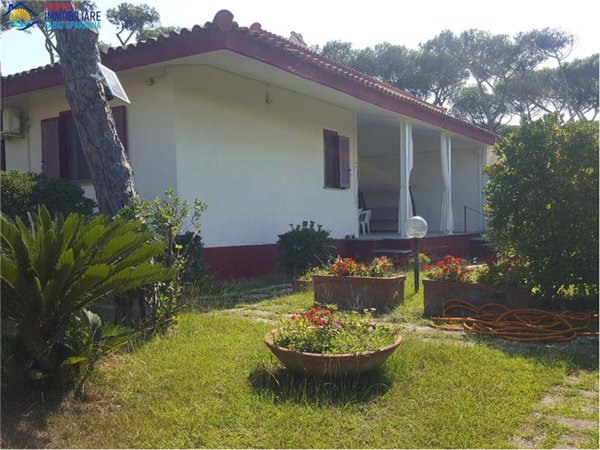 casa indipendente in vendita a Sessa Aurunca in zona Baia Domizia