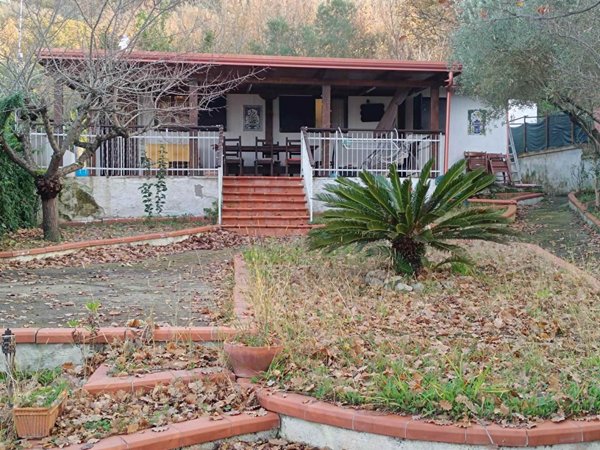casa indipendente in vendita a Sessa Aurunca