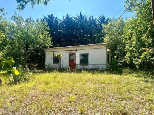 casa indipendente in vendita a Sessa Aurunca in zona Piedimonte