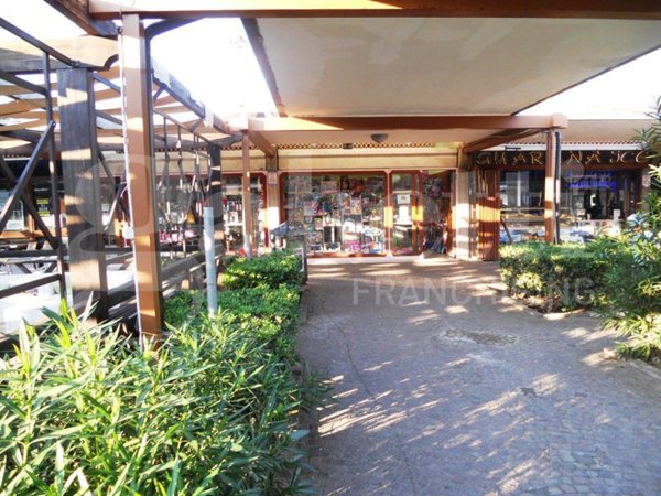 locale commerciale in vendita a Sessa Aurunca in zona Baia Domizia