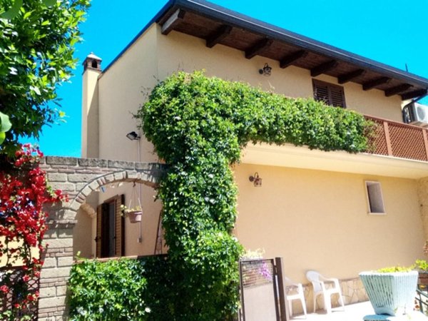 casa indipendente in vendita a Sessa Aurunca in zona Corigliano