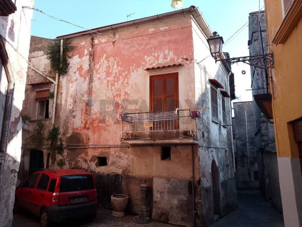 casa indipendente in vendita a Sessa Aurunca