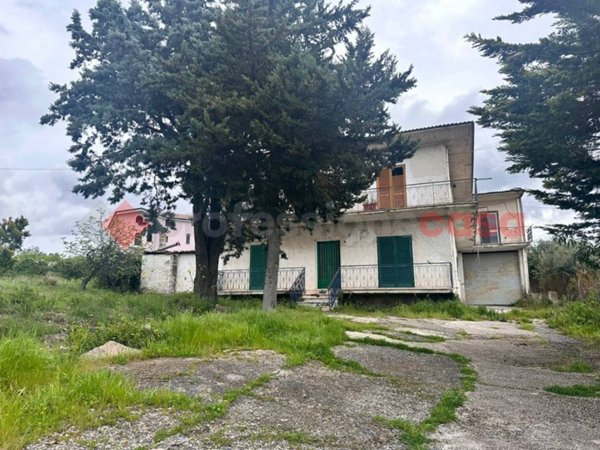 casa indipendente in vendita a Sessa Aurunca