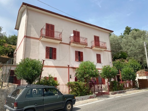 casa indipendente in vendita a Sessa Aurunca in zona Fontanaradina