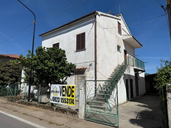 casa indipendente in vendita a Sessa Aurunca
