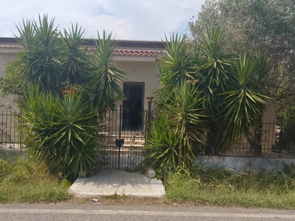 casa indipendente in vendita a Sessa Aurunca in zona Avezzano