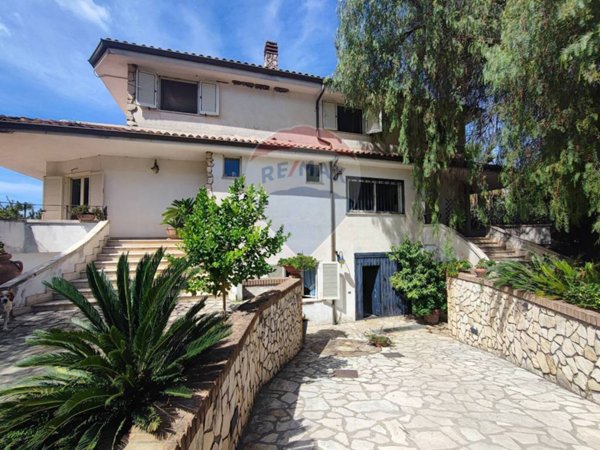 casa indipendente in vendita a Sessa Aurunca in zona Carano
