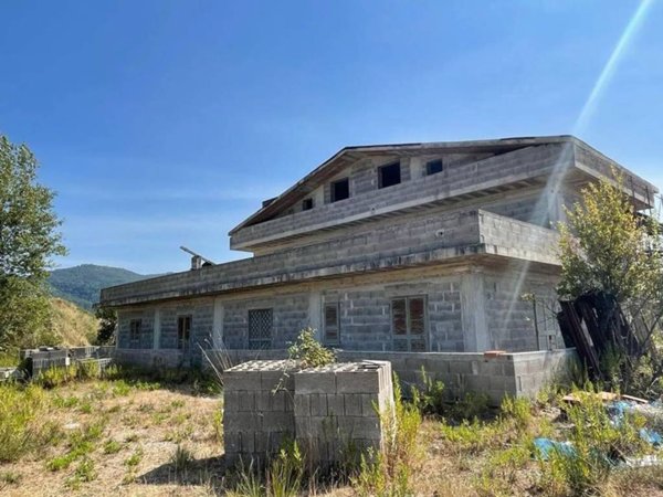 casa indipendente in vendita a Sessa Aurunca