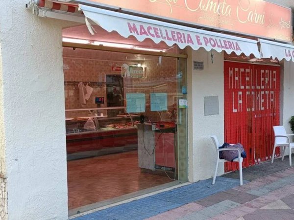 negozio in vendita a Sessa Aurunca in zona Baia Domizia