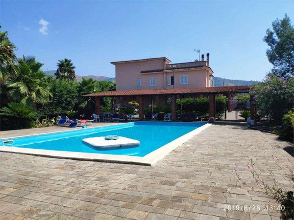 casa indipendente in vendita a Sessa Aurunca in zona Piedimonte