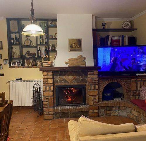 casa indipendente in vendita a Sessa Aurunca in zona Tuoro