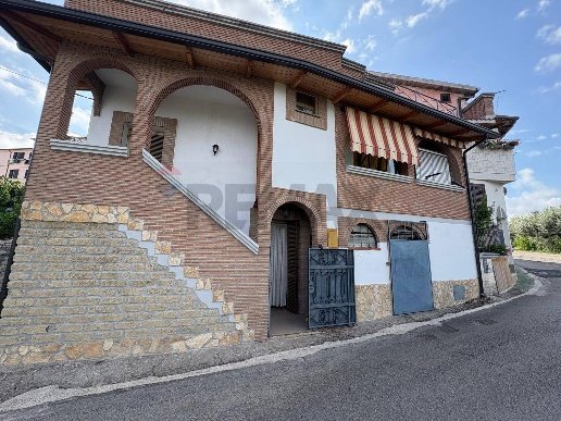casa indipendente in vendita a Sessa Aurunca in zona Santa Maria a Valogno