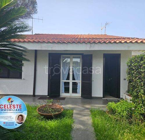 casa indipendente in vendita a Sessa Aurunca in zona Baia Domizia