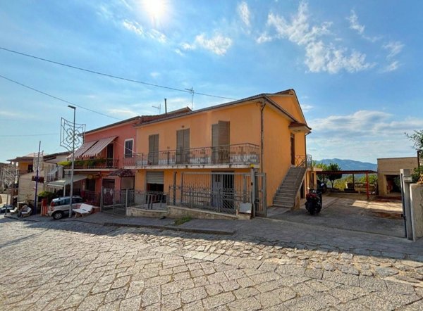 casa indipendente in vendita a Sessa Aurunca in zona Corigliano