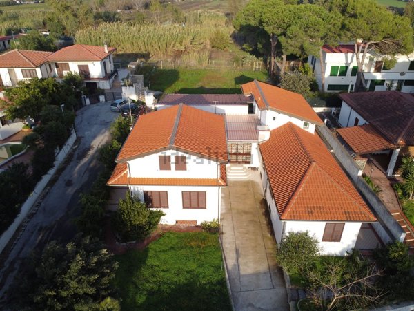 casa indipendente in vendita a Sessa Aurunca in zona Baia Domizia
