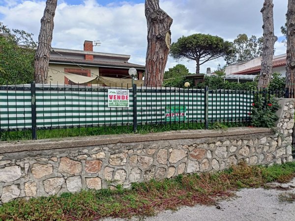 casa indipendente in vendita a Sessa Aurunca in zona Baia Domizia
