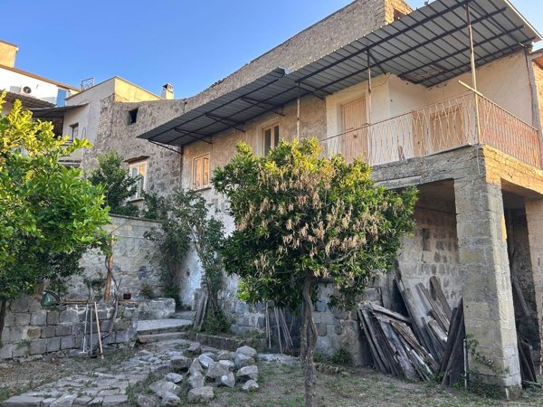 casale in vendita a Sessa Aurunca