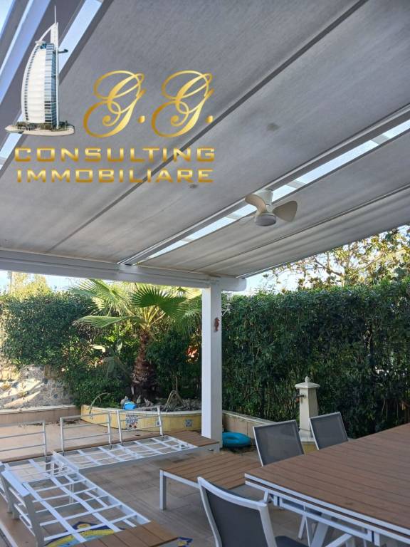 casa indipendente in vendita a Sessa Aurunca in zona Baia Domizia