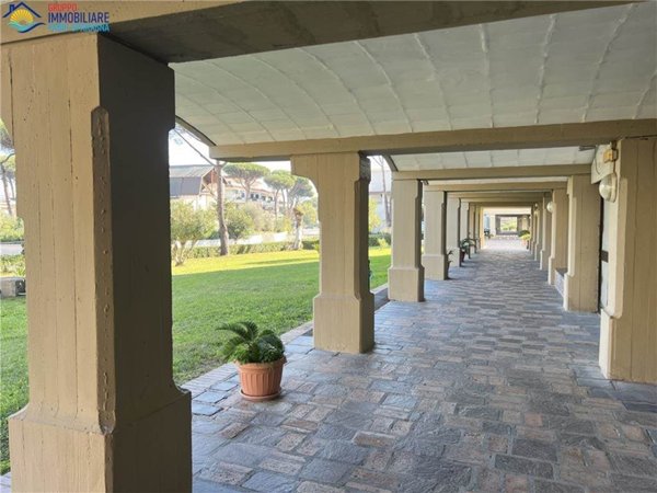 negozio in vendita a Sessa Aurunca in zona Baia Domizia