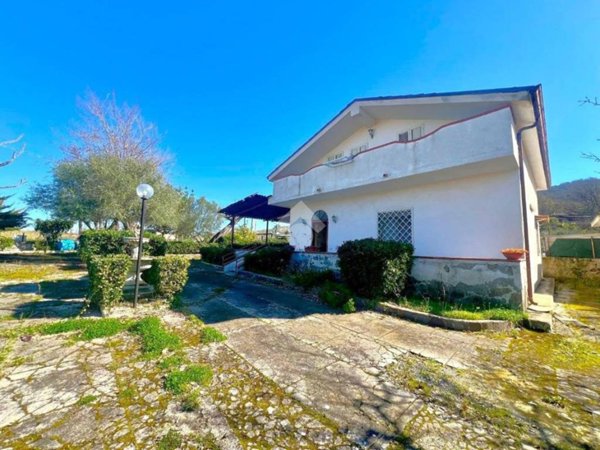 casa indipendente in vendita a Sessa Aurunca in zona Piedimonte