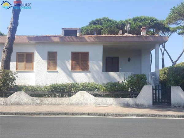 casa indipendente in vendita a Sessa Aurunca in zona Baia Domizia