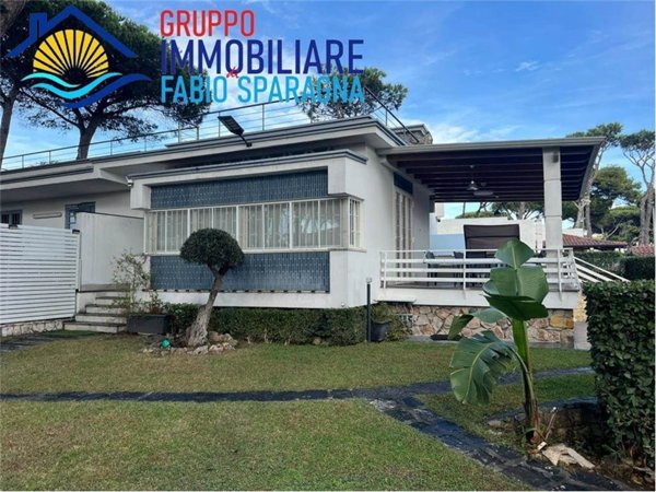 casa indipendente in vendita a Sessa Aurunca in zona Baia Domizia