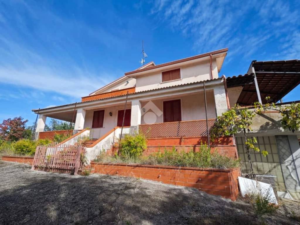 casa indipendente in vendita a Sessa Aurunca in zona Rongolise