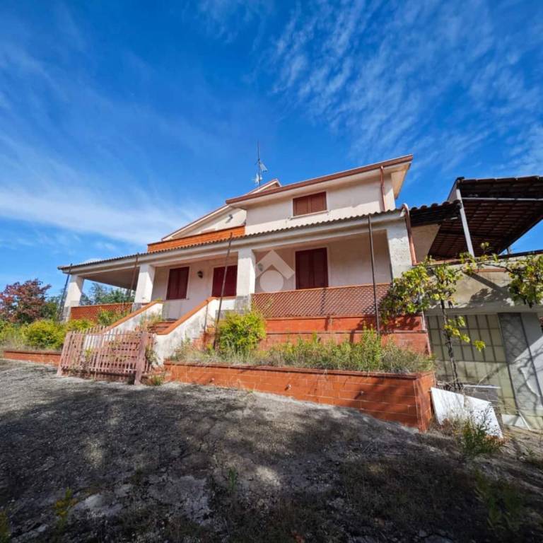 casa indipendente in vendita a Sessa Aurunca in zona Rongolise
