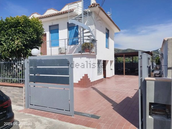 casa indipendente in vendita a Sessa Aurunca in zona Baia Domizia