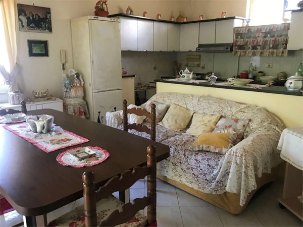 casa indipendente in vendita a Sessa Aurunca in zona Piedimonte