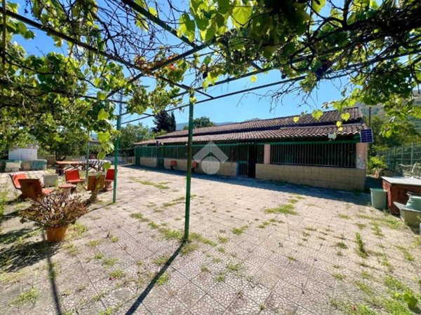 casa indipendente in vendita a Sessa Aurunca in zona Piedimonte
