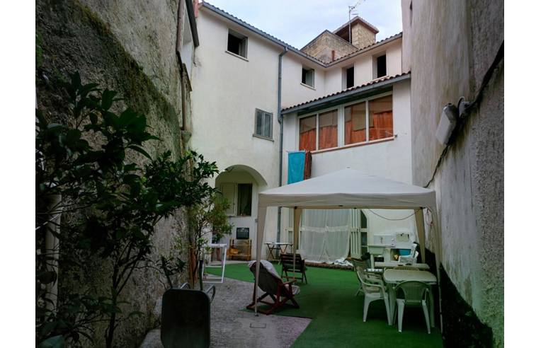 casa indipendente in vendita a Sessa Aurunca in zona Tuoro