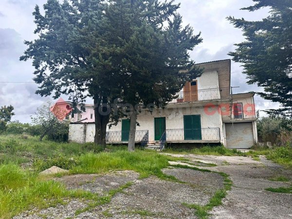casa indipendente in vendita a Sessa Aurunca