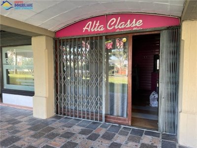 negozio in vendita a Sessa Aurunca in zona Baia Domizia