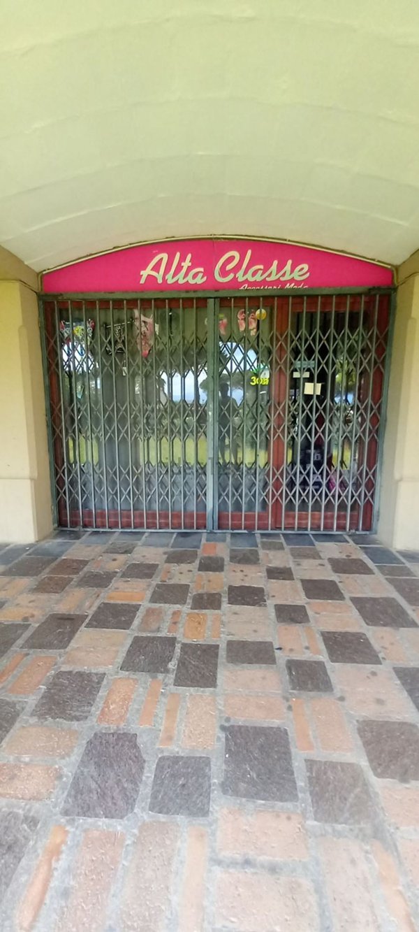 locale commerciale in vendita a Sessa Aurunca in zona Baia Domizia