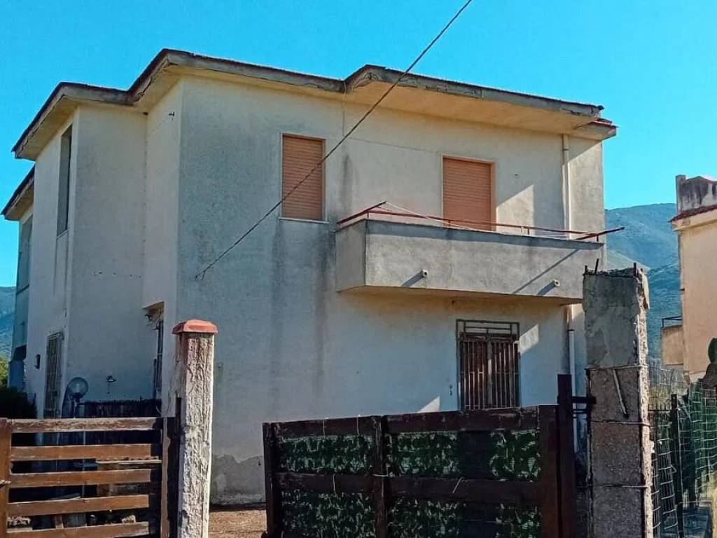 casa indipendente in vendita a Sessa Aurunca in zona Piedimonte