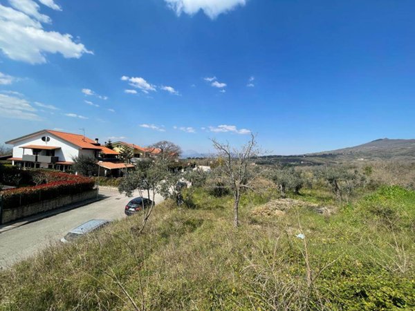 casa indipendente in vendita a Sessa Aurunca in zona Tuoro