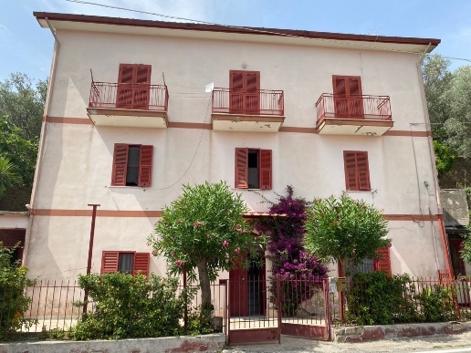 casa indipendente in vendita a Sessa Aurunca in zona Fontanaradina