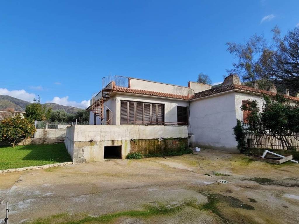 casa indipendente in vendita a Sessa Aurunca in zona Piedimonte