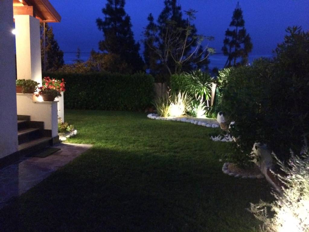 casa indipendente in vendita a Sessa Aurunca in zona Baia Domizia