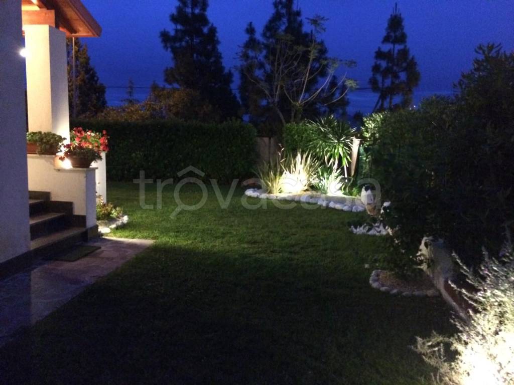 casa indipendente in vendita a Sessa Aurunca in zona Baia Domizia