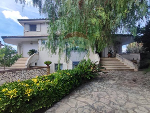 casa indipendente in vendita a Sessa Aurunca in zona Carano