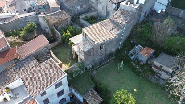 casa indipendente in vendita a Sessa Aurunca in zona Tuoro