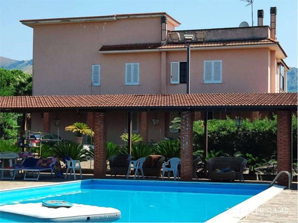 casa indipendente in vendita a Sessa Aurunca in zona Piedimonte