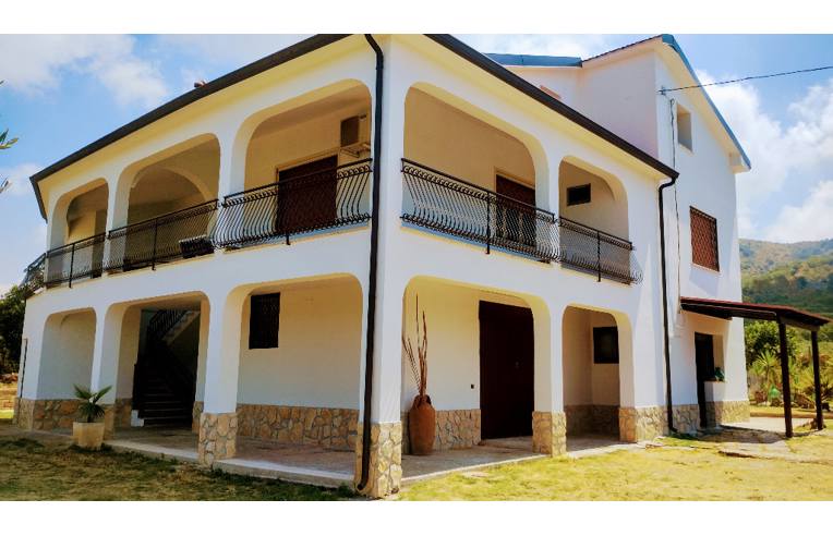 casa indipendente in vendita a Sessa Aurunca in zona Piedimonte