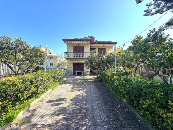 casa indipendente in vendita a Sessa Aurunca