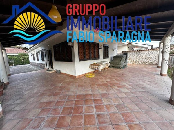 casa indipendente in vendita a Sessa Aurunca in zona Baia Domizia