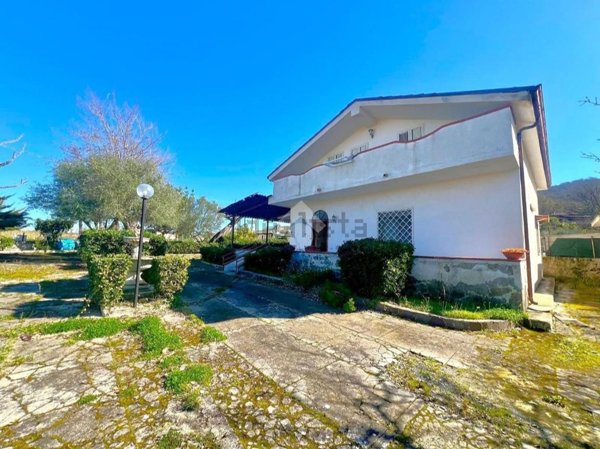 casa indipendente in vendita a Sessa Aurunca in zona Piedimonte