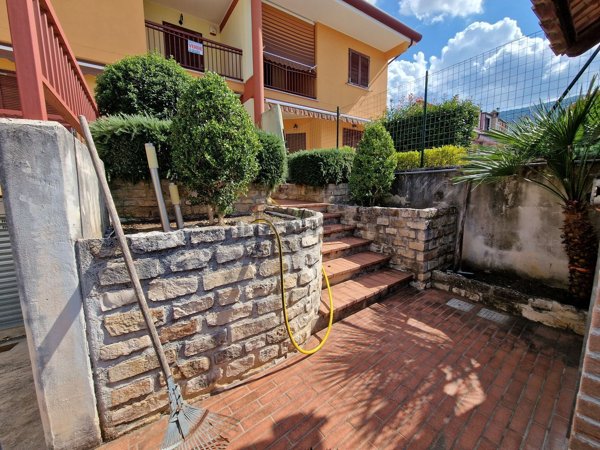 casa indipendente in vendita a Sessa Aurunca in zona Carano